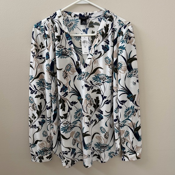 Ann Taylor Blue and White Floral Long Sleeve Blouse, Sz M - Picture 4 of 11